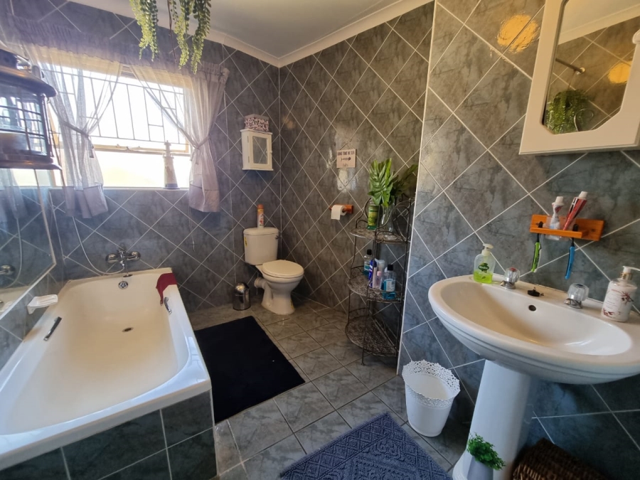 4 Bedroom Property for Sale in La Provance Free State